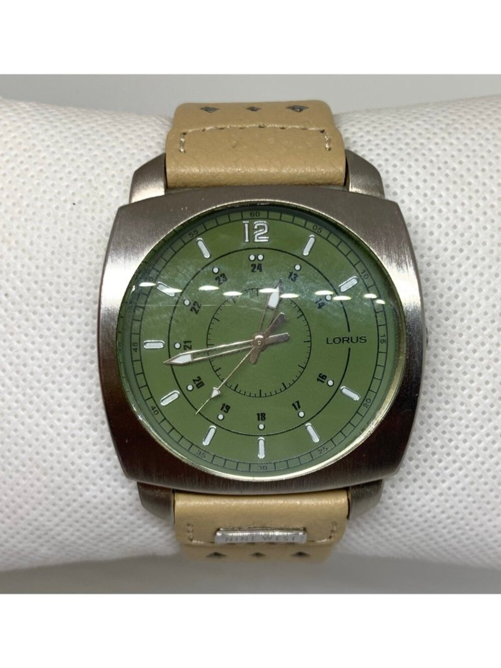 Lorus unisex watch green dial SilverTone 39mm quartz leather Lr0970 running
